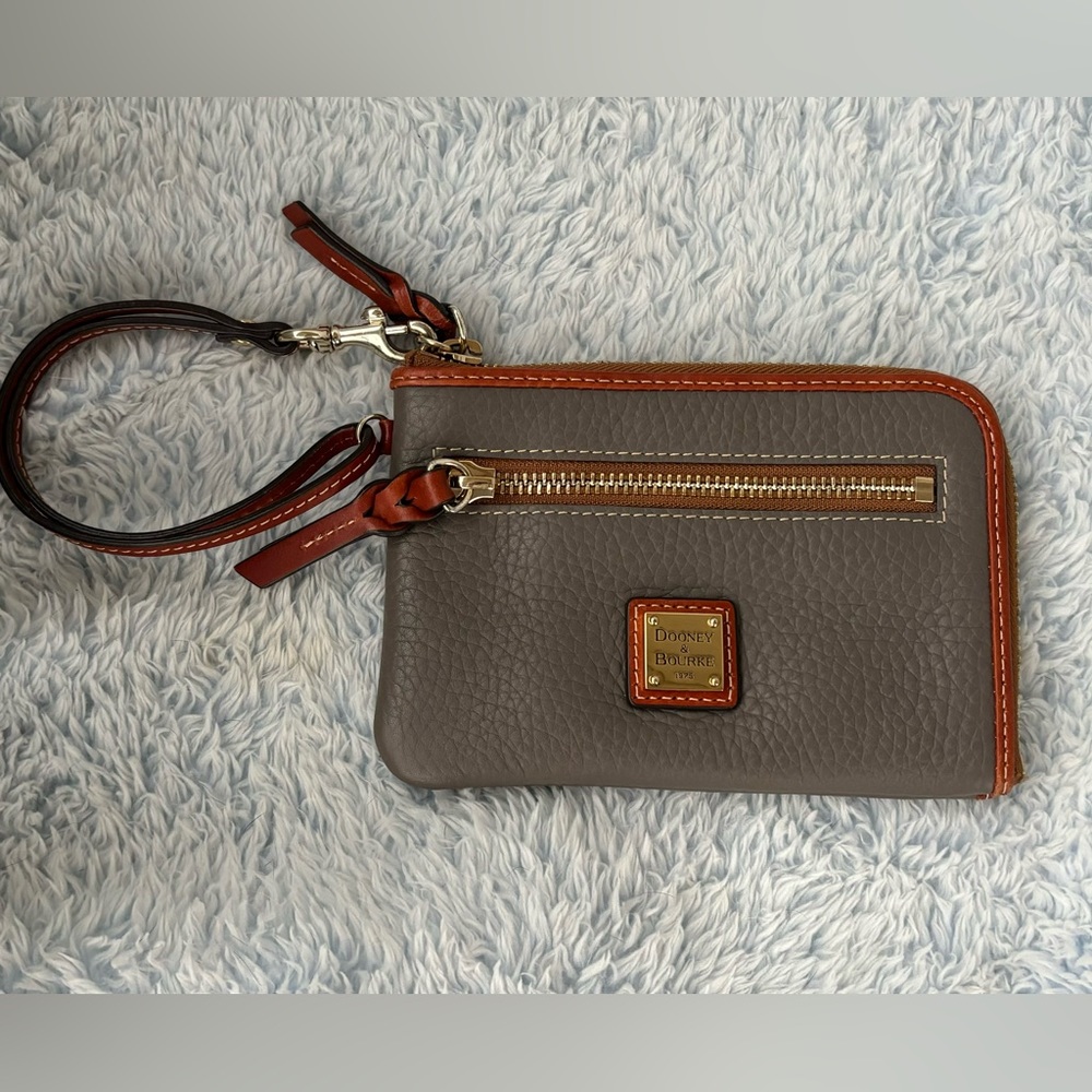 Dooney and Bourke Pebble Grain Zip Around Wallet
